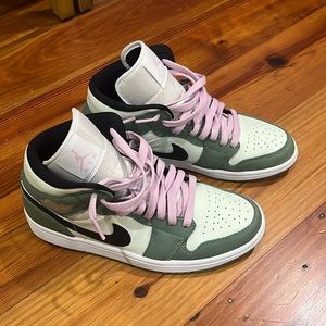 WMNS air Jordan 1 Mid SE Dutch green, size 8